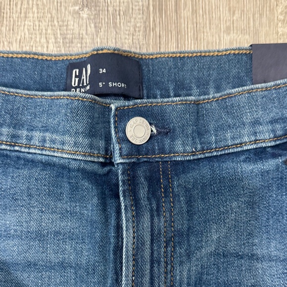 Gap 5" Cuffed Denim Short - Size 18/34 - Picture 2 of 5